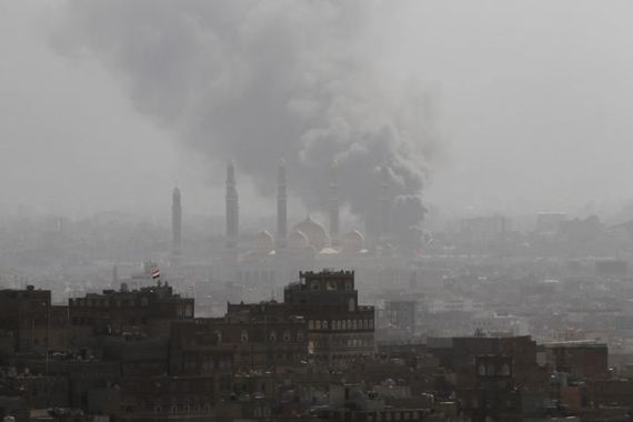 Smoke rises during the battle between former Yemeni President Ali Abdullah Saleh's supporters and the Houthi fighters in Sanaa