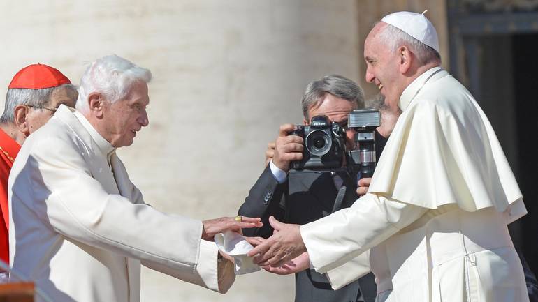 Benedikt XVI, Papa Franjo