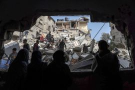 Palestinci pretražuju ru&scaron;evine nakon novih izraelskih napada na Rafah (MOHAMMED ABED / AFP)