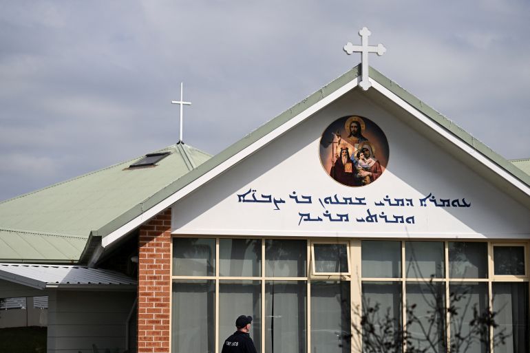 Australska policija u utorak je saopćila da je napad nožem na biskupa asirske crkve i neke sljedbenike u Sydneyu bio teroristički čin motiviran navodnim vjerskim ekstremizmom